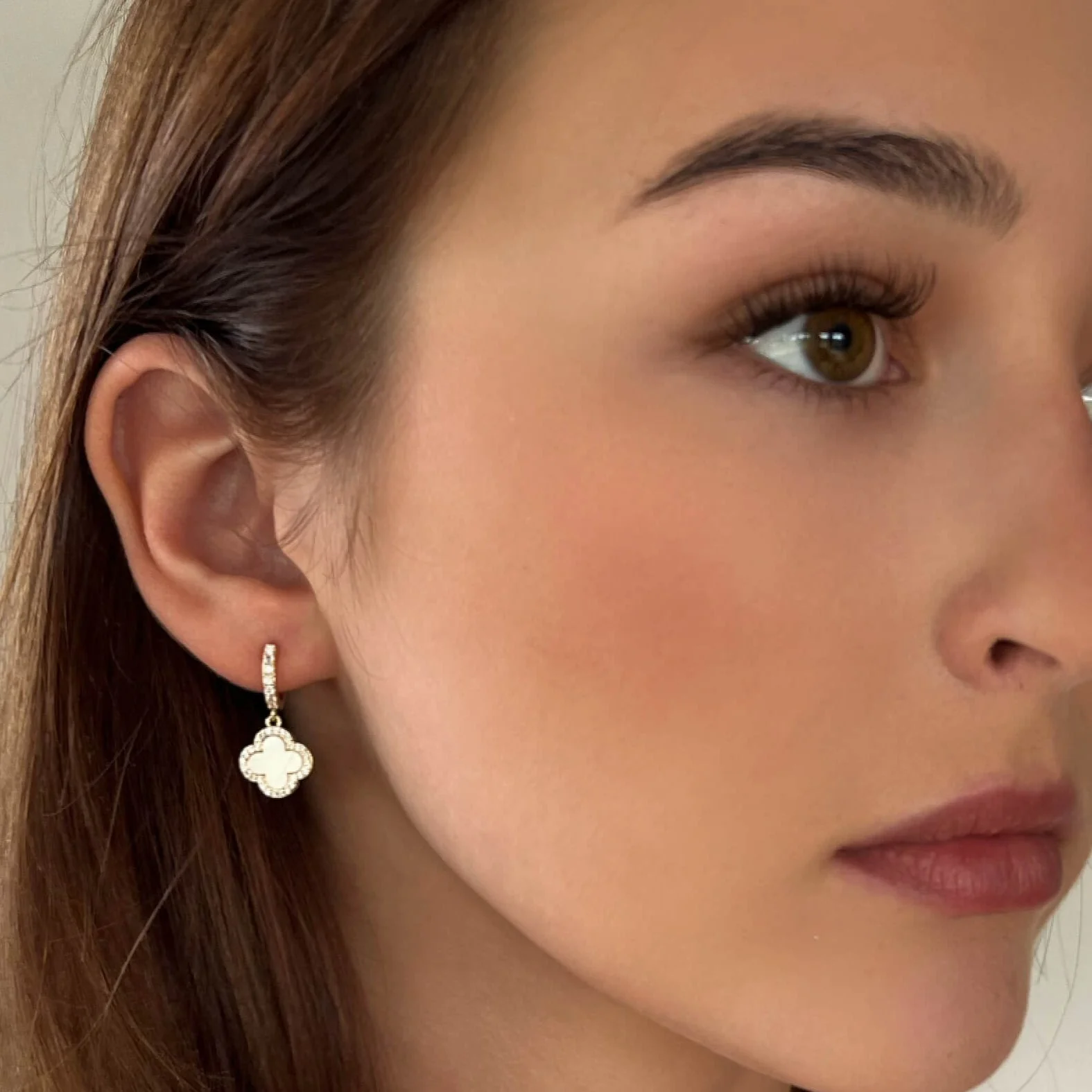 Absolute Gold Clover Hoop Earrings - Pearl - Image 2