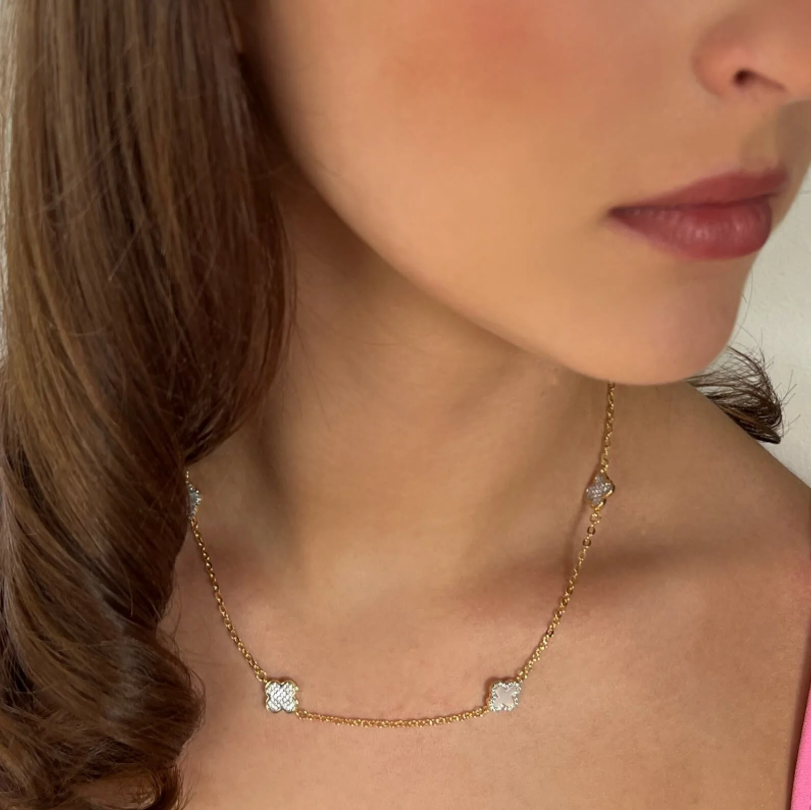Absolute Gold Clover Short Length Necklace - Mother Of Pearl - Image 2
