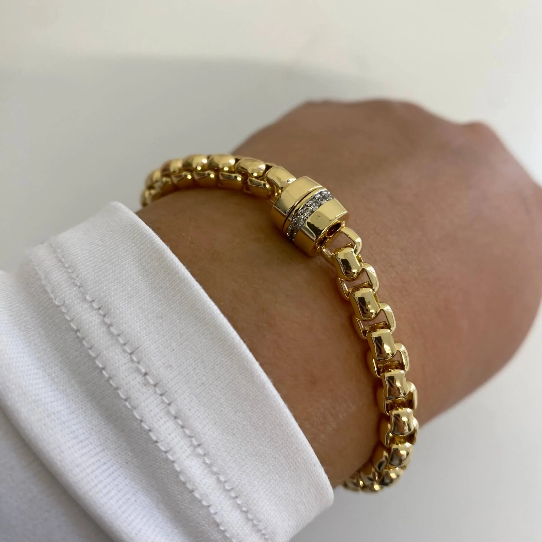 Absolute Gold Chubby Chain Magnetic Closure Bracelet - Image 3