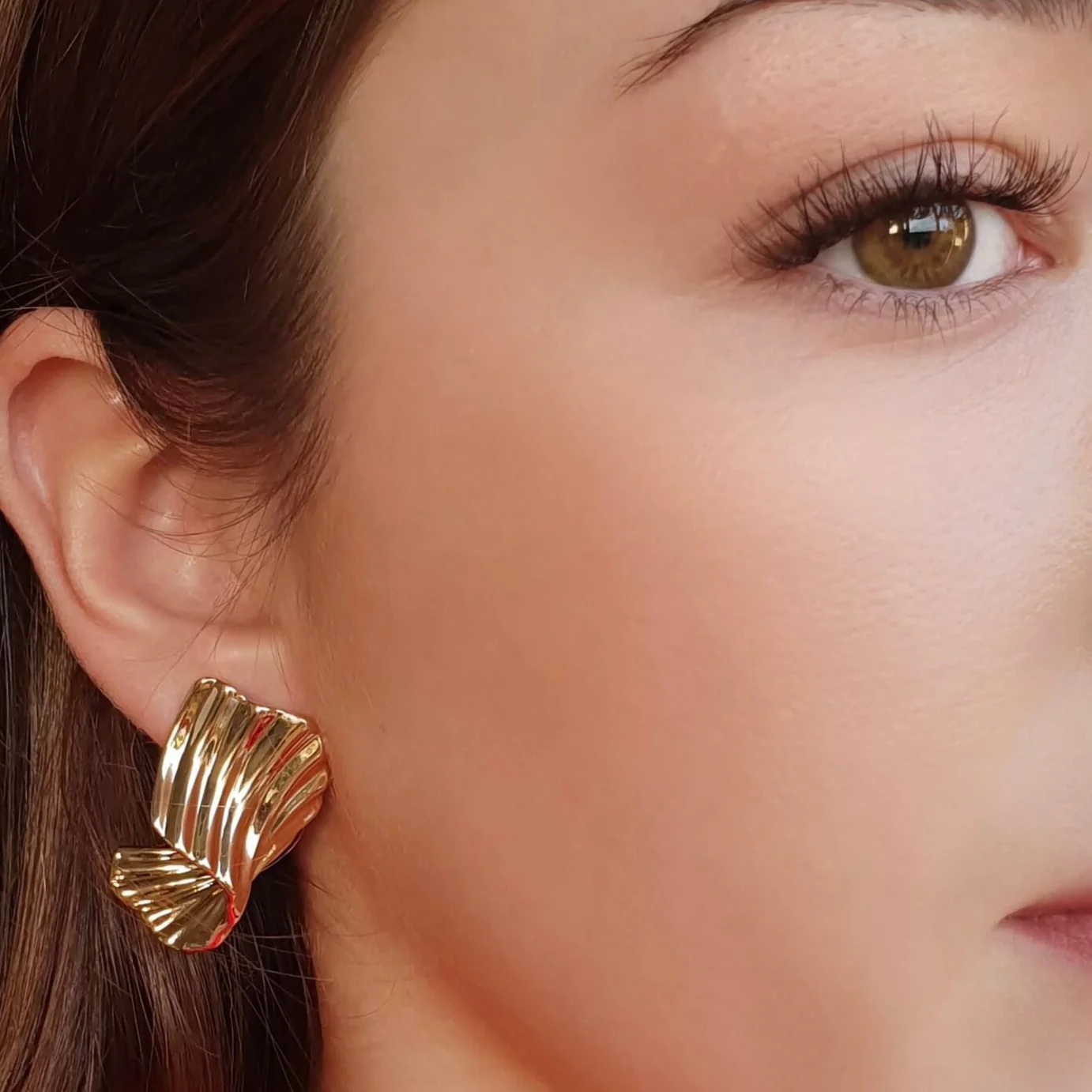 Absolute Gold Large Curve Stud Earrings - Image 2