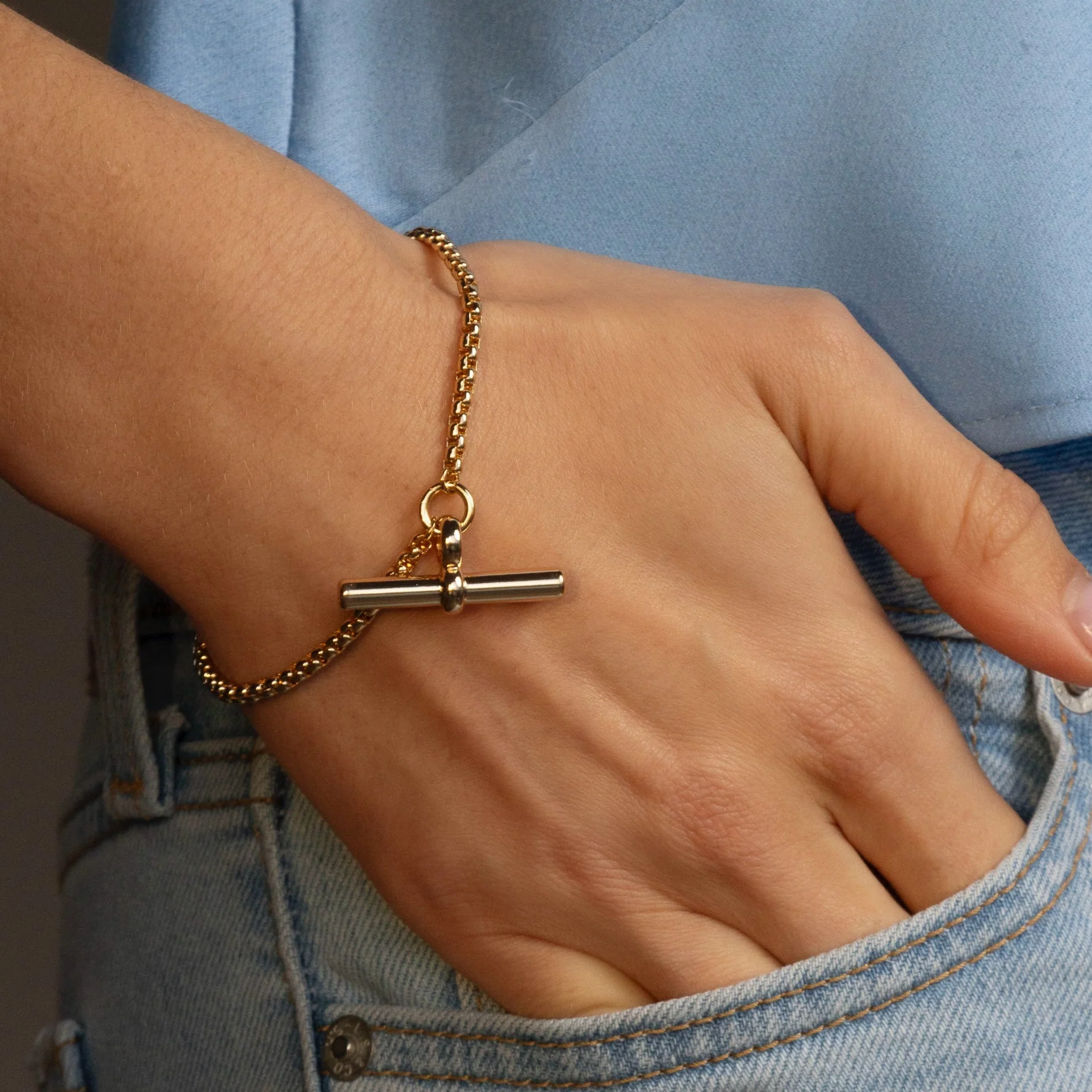 Absolute Gold Round Link TBar Bracelet - Image 3