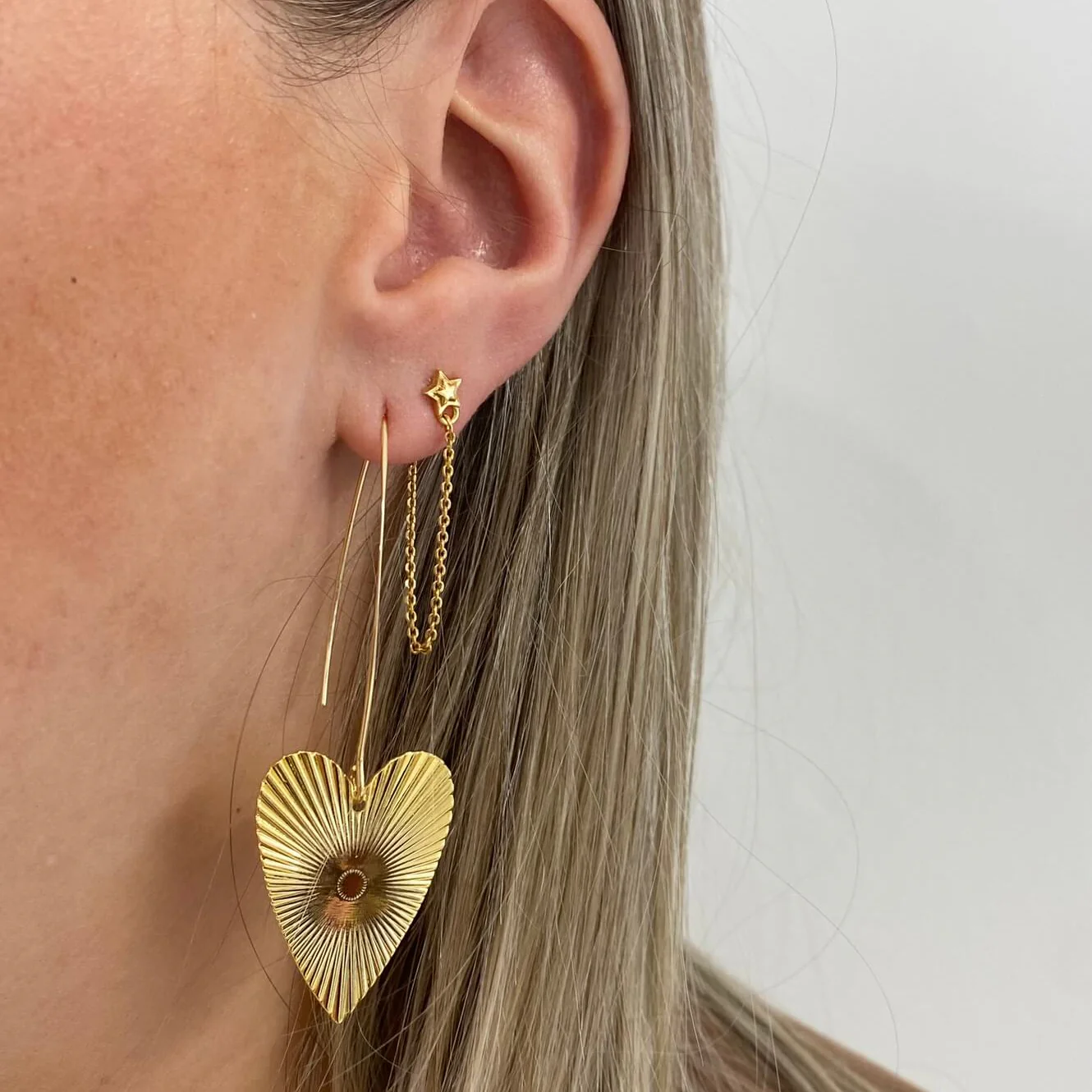 Angela D'Arcy Gold Love Heart Earrings - Image 2