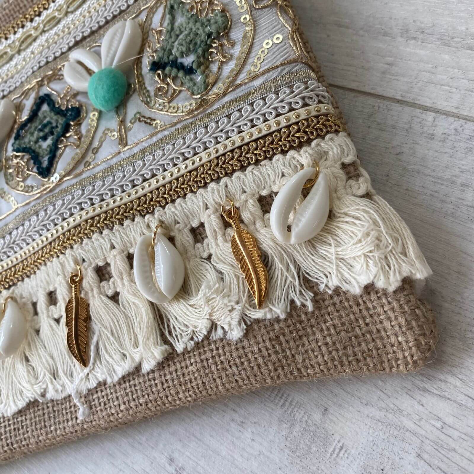 Cream Shell Zip Pouch Bag - Image 2