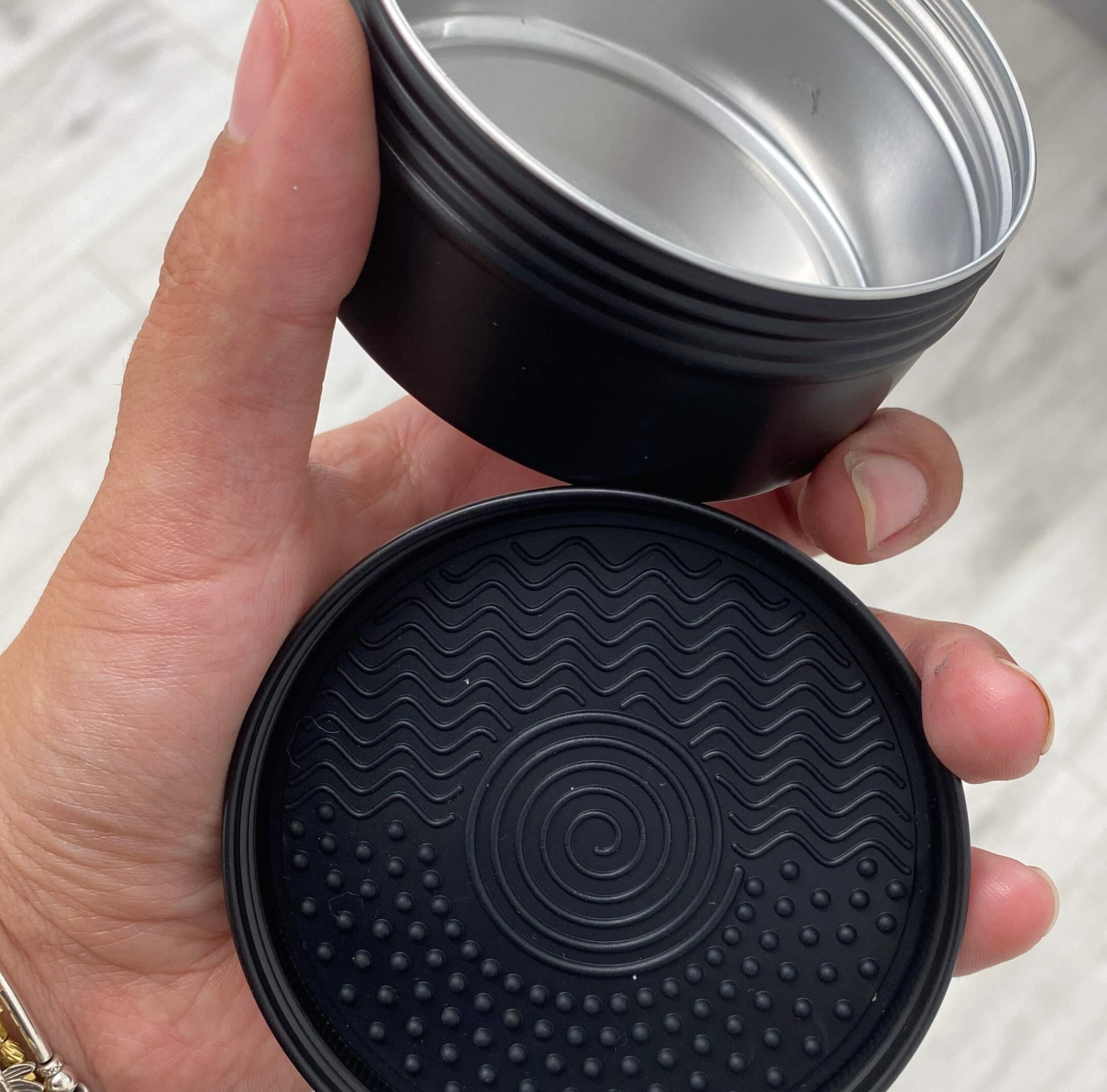 Donna May Makeup Brush Cleaner Kit - Image 3