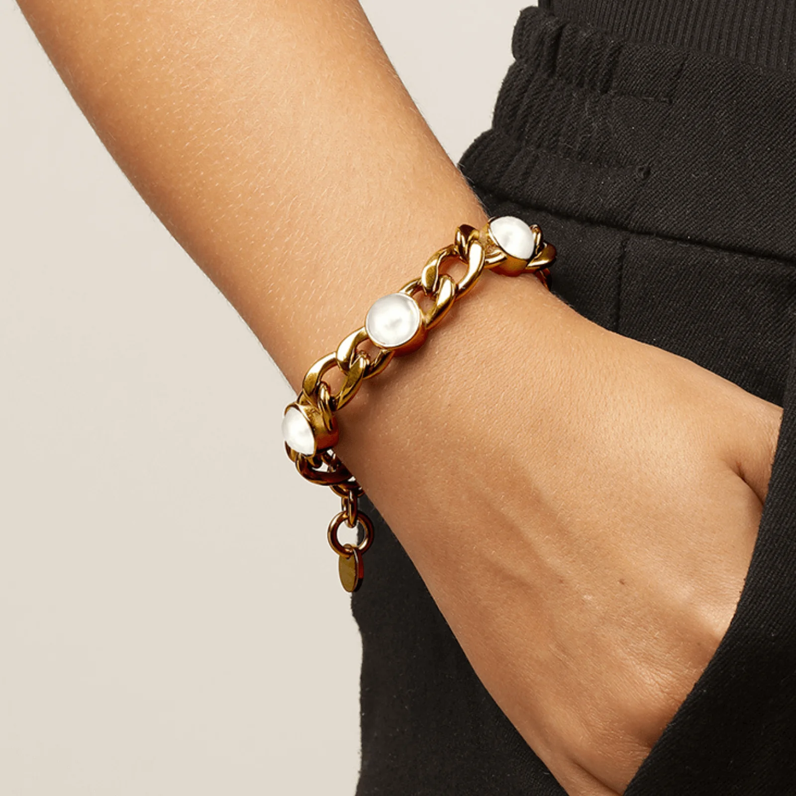 DYRBERG/KERN Ariane Gold Curb Chain Bracelet - Pearl - Image 2
