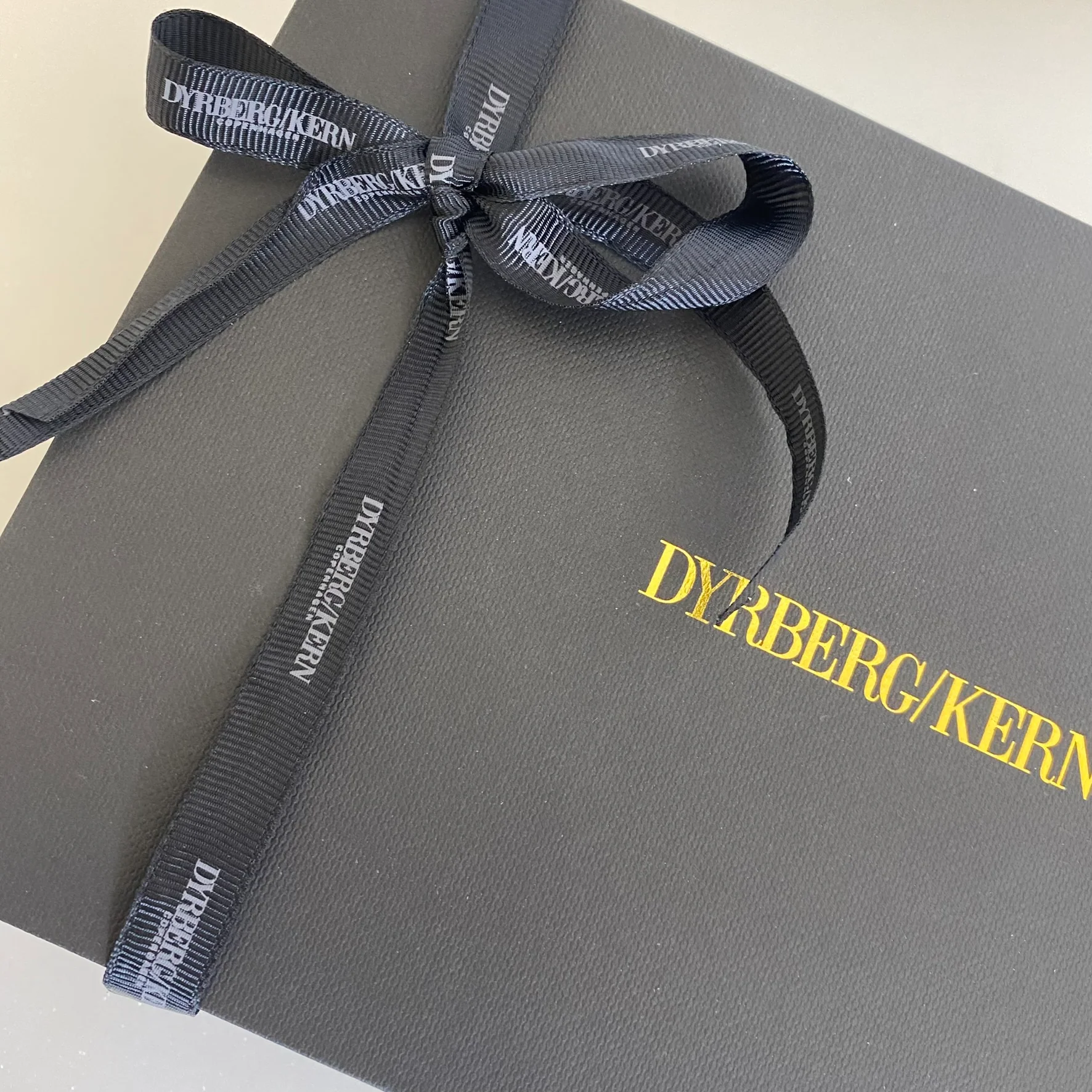 Dyrberg Kern Gold Rainbow Star Set - Image 5