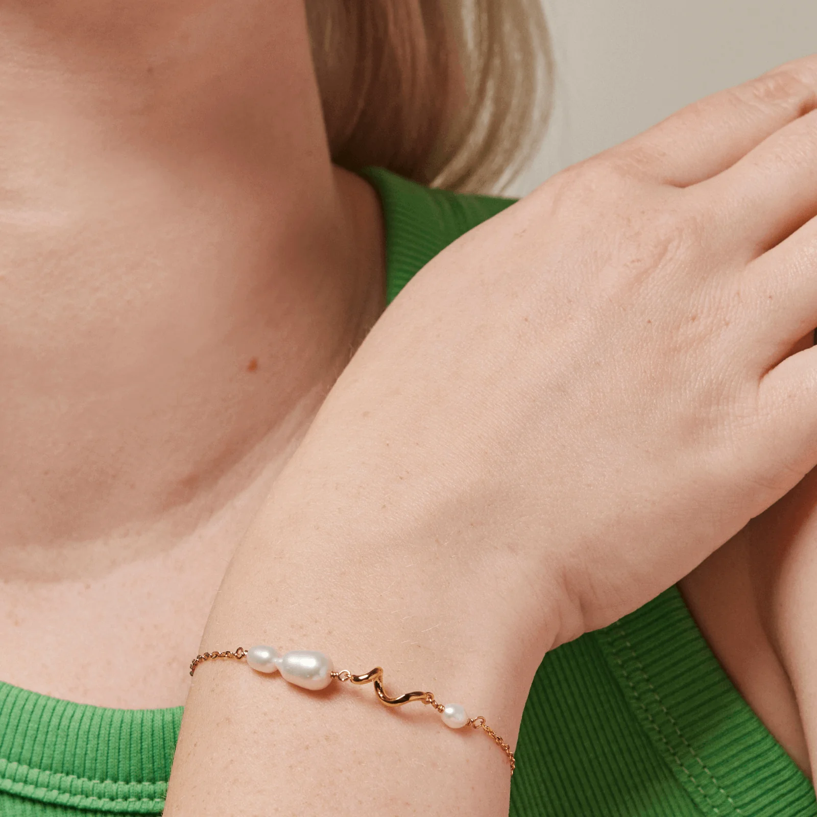 ENAMEL Copenhagen Gold Pearlie Twist Bracelet - Image 2