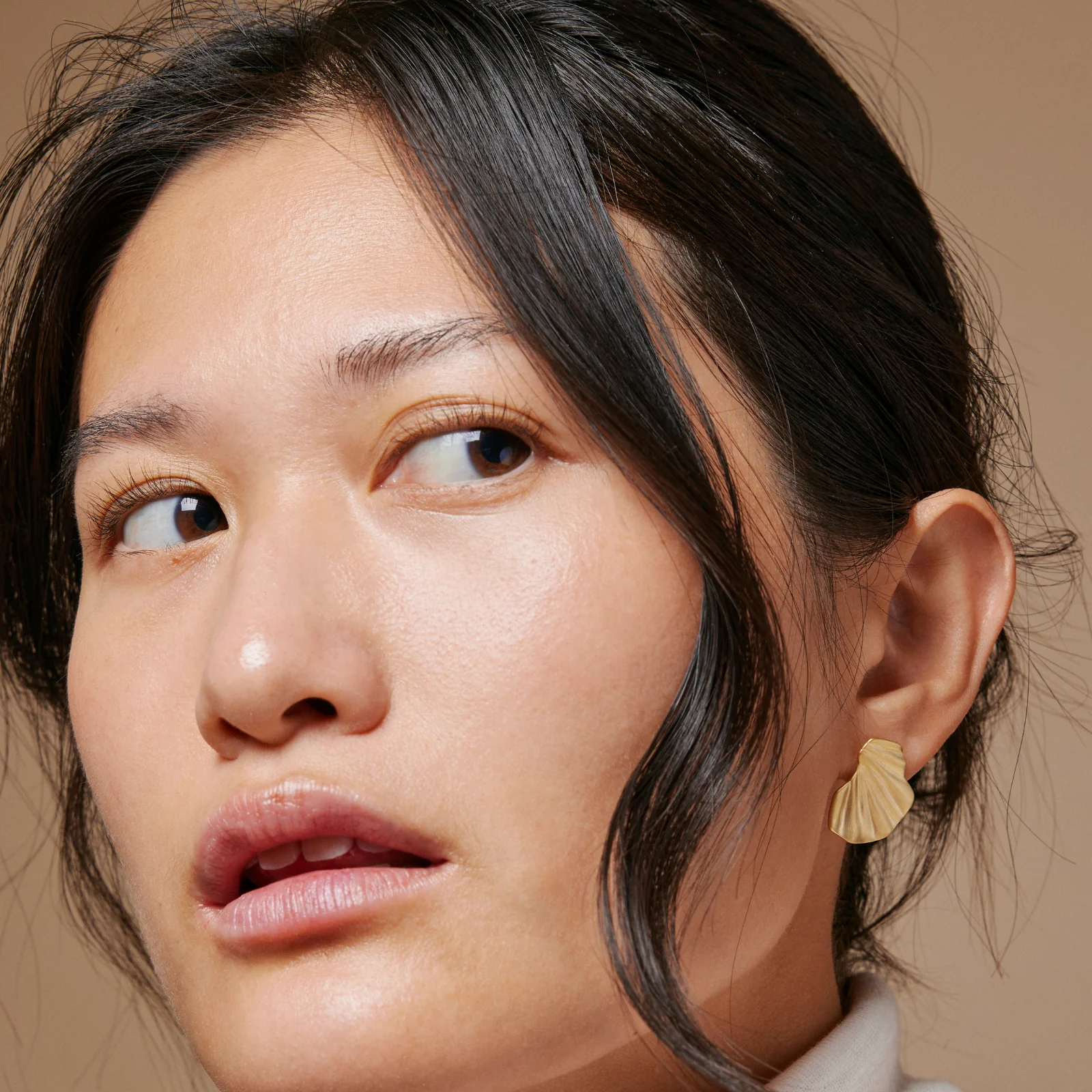 ENAMEL Copenhagen Gold Wave Stud Earrings - Image 2
