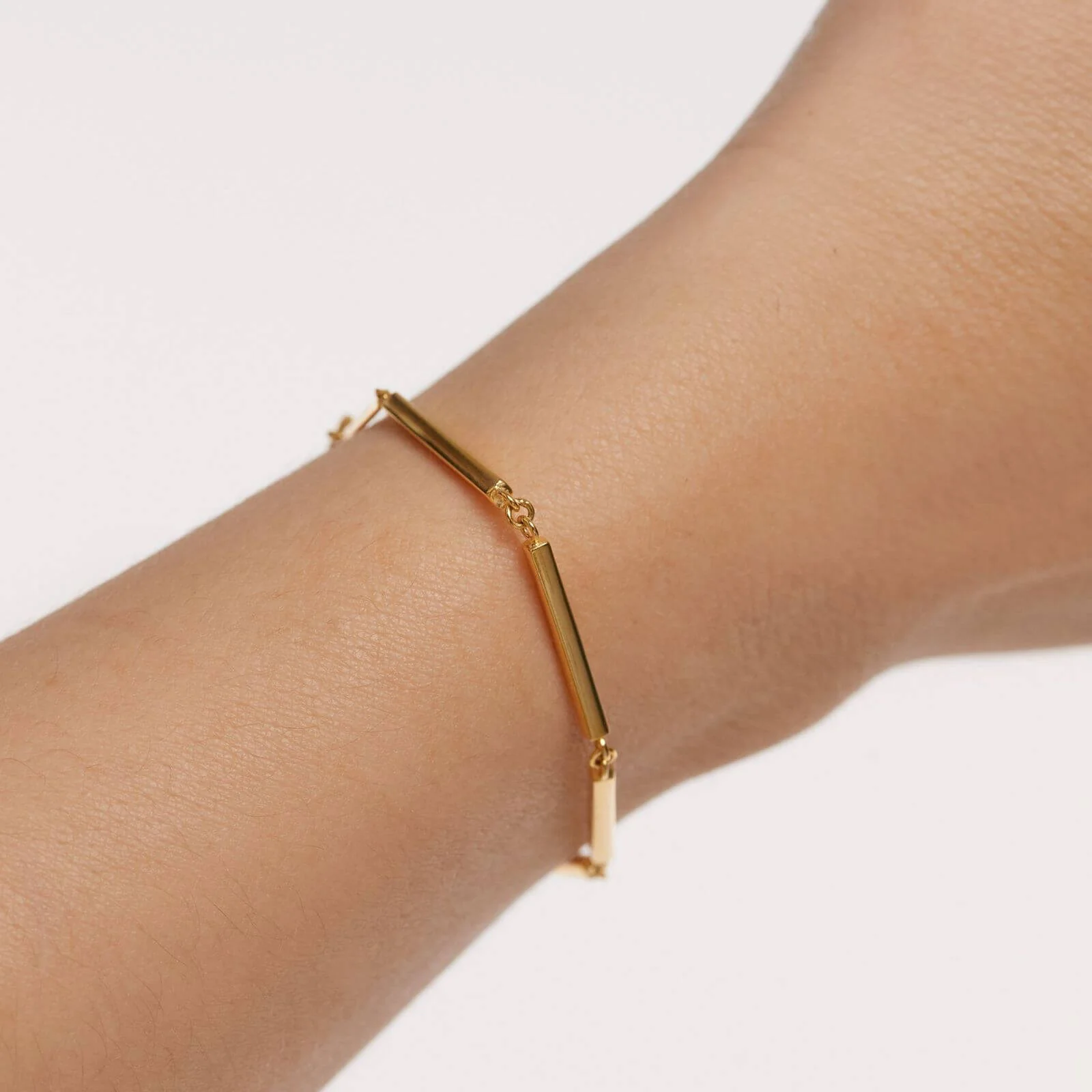 PDPAOLA Gold Bar Chain Bracelet - Image 3