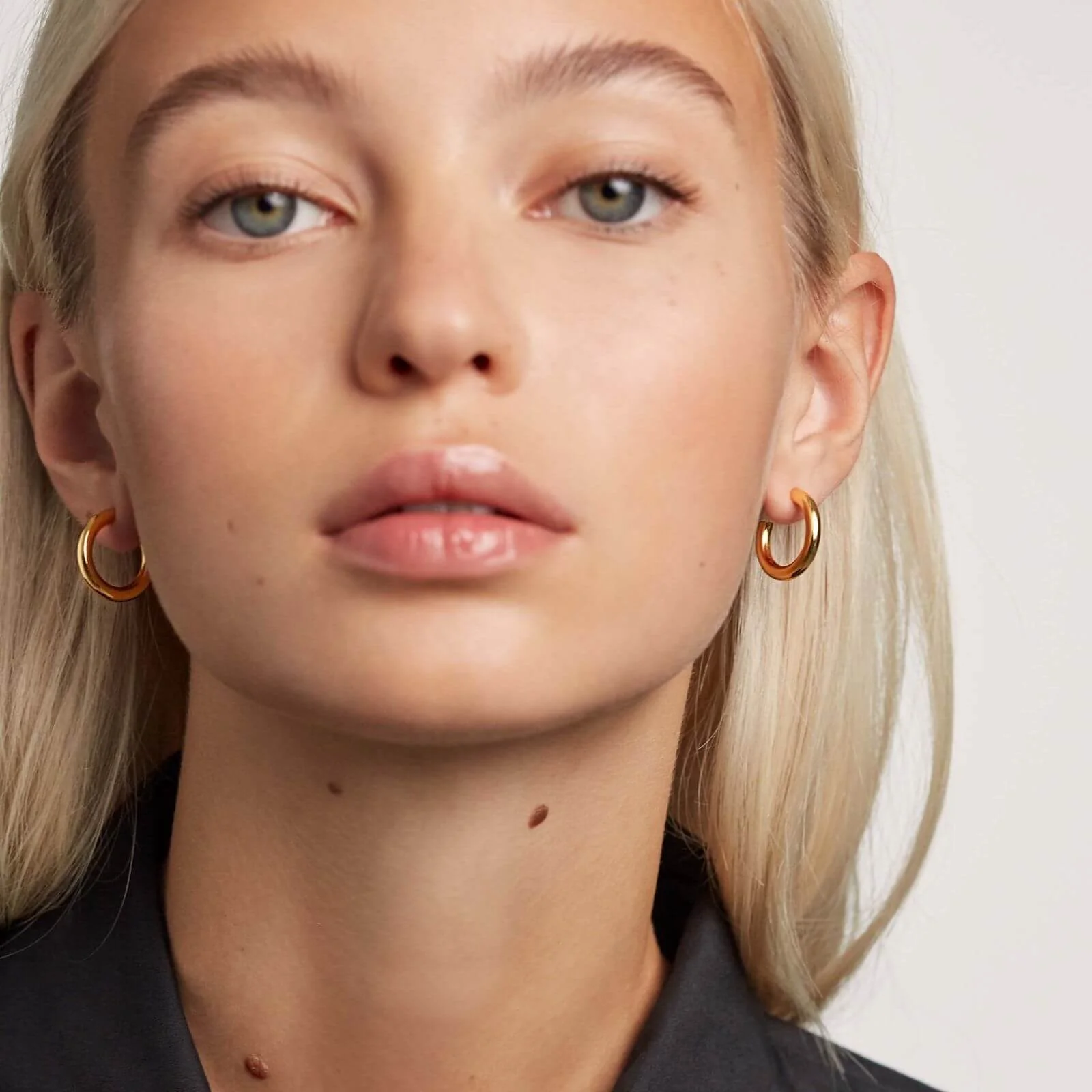 PDPAOLA Gold Cloud Hoop Earrings - Medium - Image 2