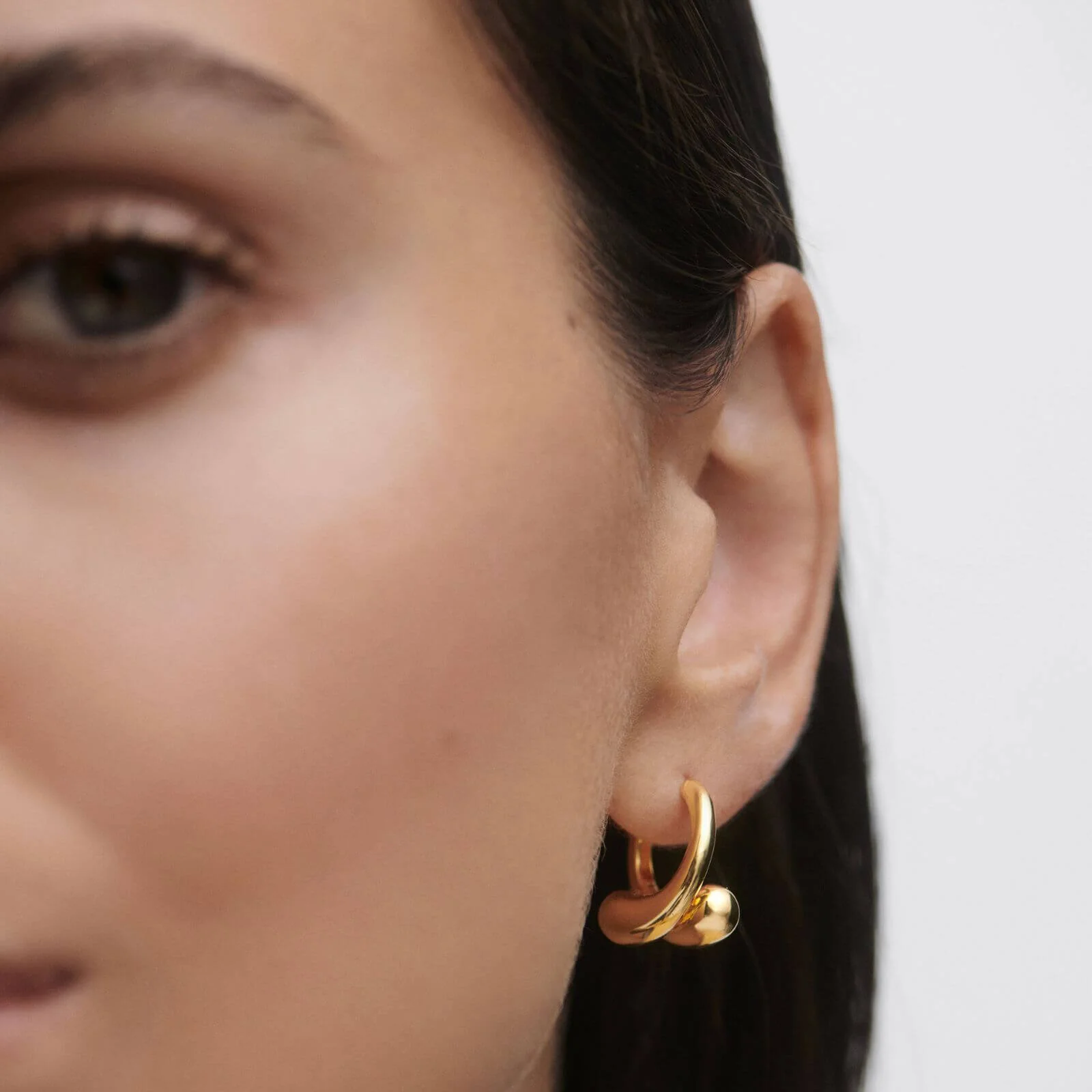 PDPAOLA Gold Loop Hoop Earrings - Image 2