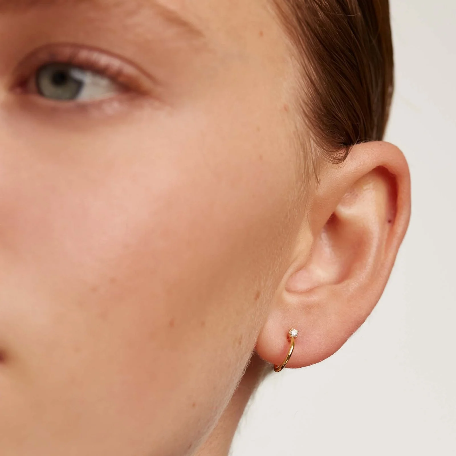 PDPAOLA Kita Gold Small Hoop Earrings - Image 3