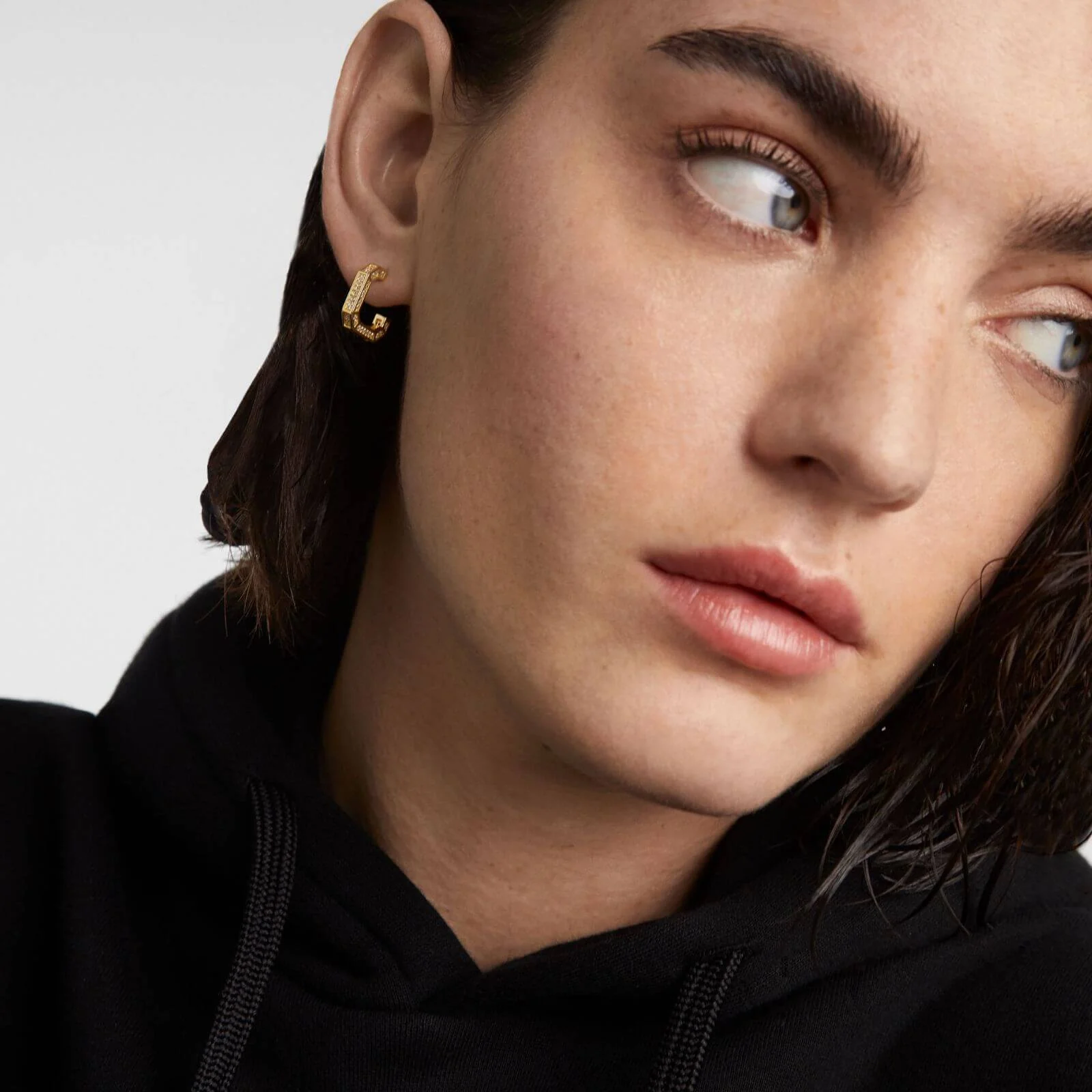PDPAOLA Olympia Gold Hoop Earrings - Image 3
