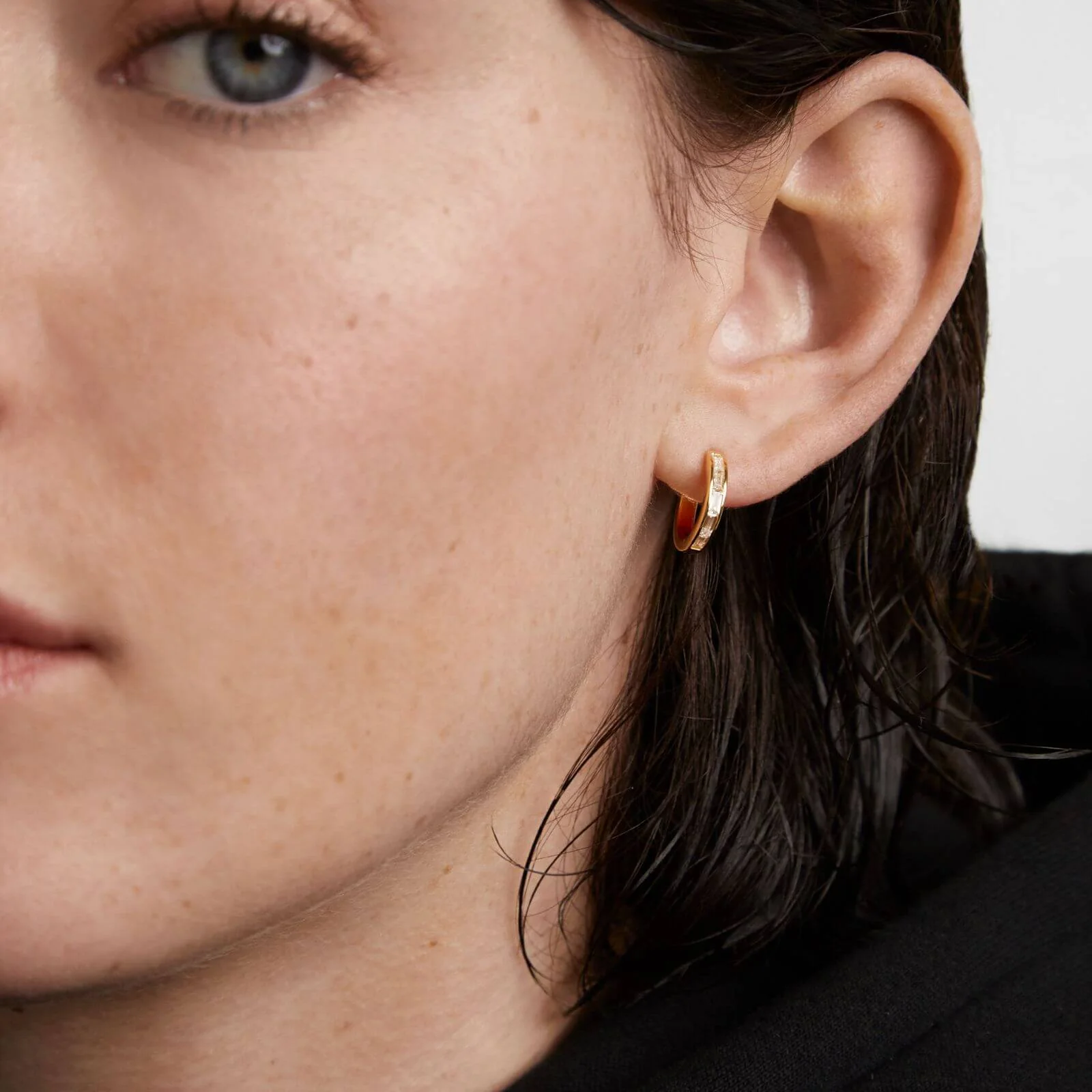 PDPAOLA Viena Gold Hoop Earrings - Image 2
