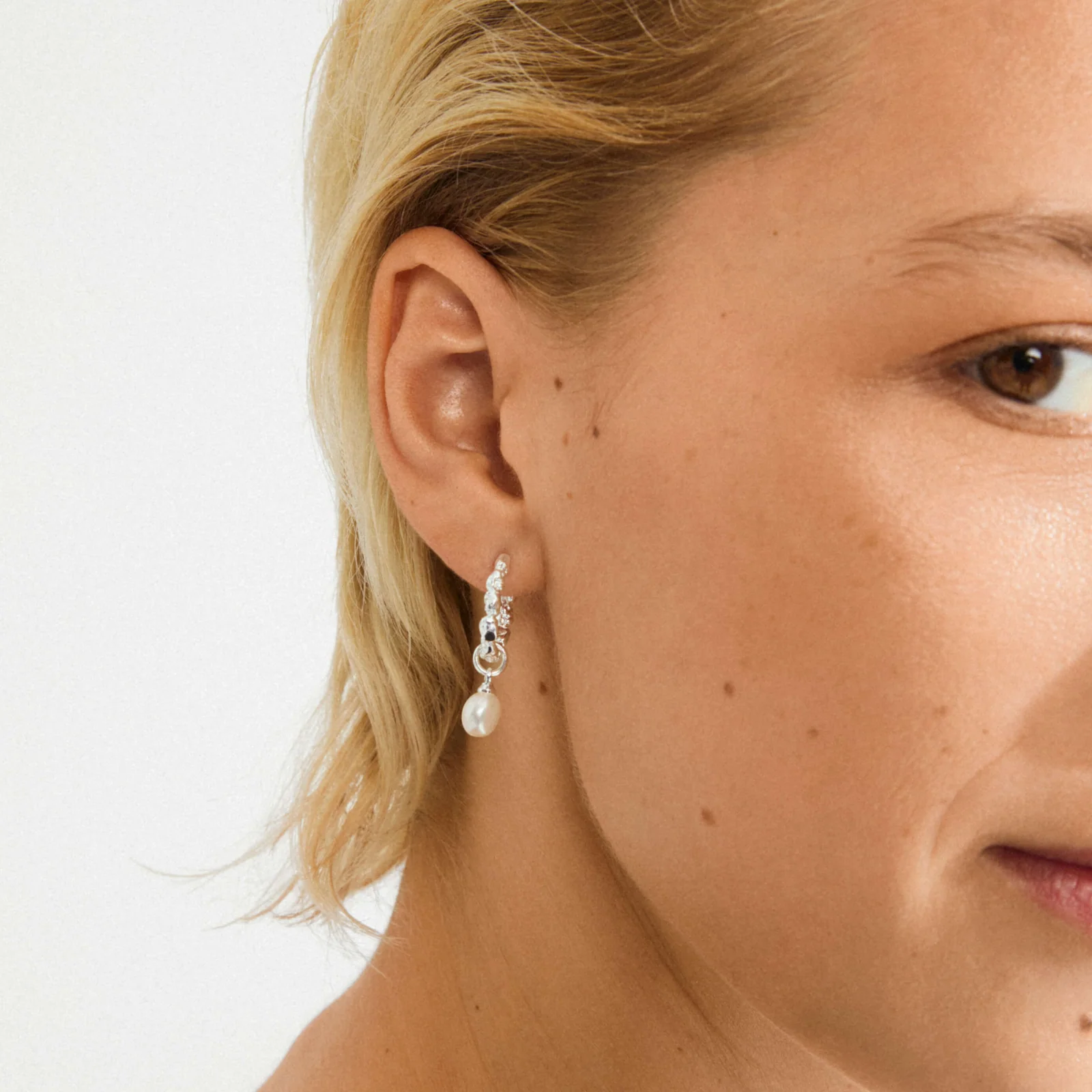 Pilgrim Shift Silver Textured Hoop Earrings With Pearl - Image 2