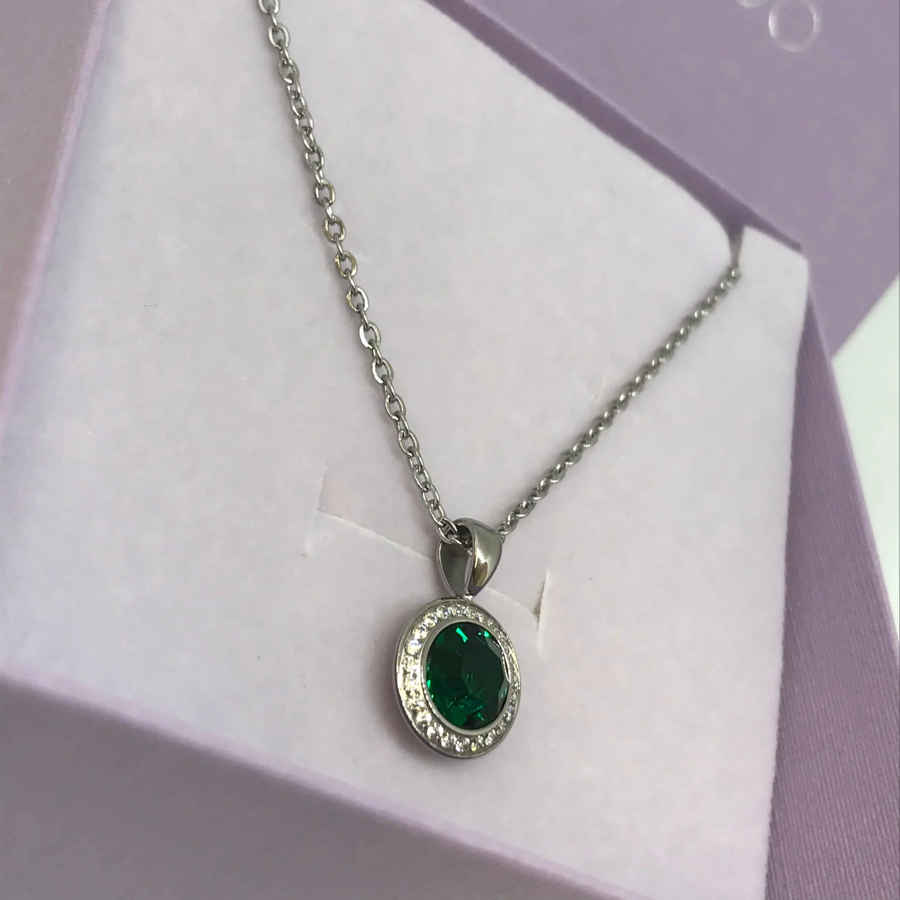 Qudo Tondo Deluxe Pendant Silver Necklace - Emerald - Image 2