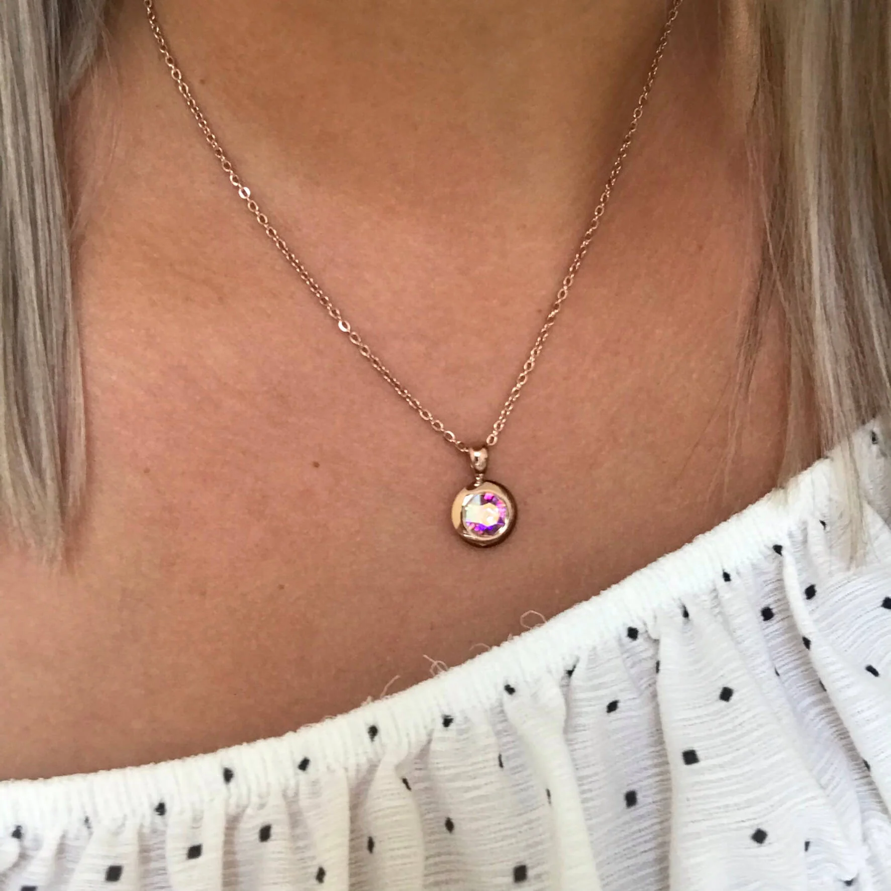 Qudo Tondo Pendant Rose Gold Necklace - Crystal Aurora Boreale - Image 2