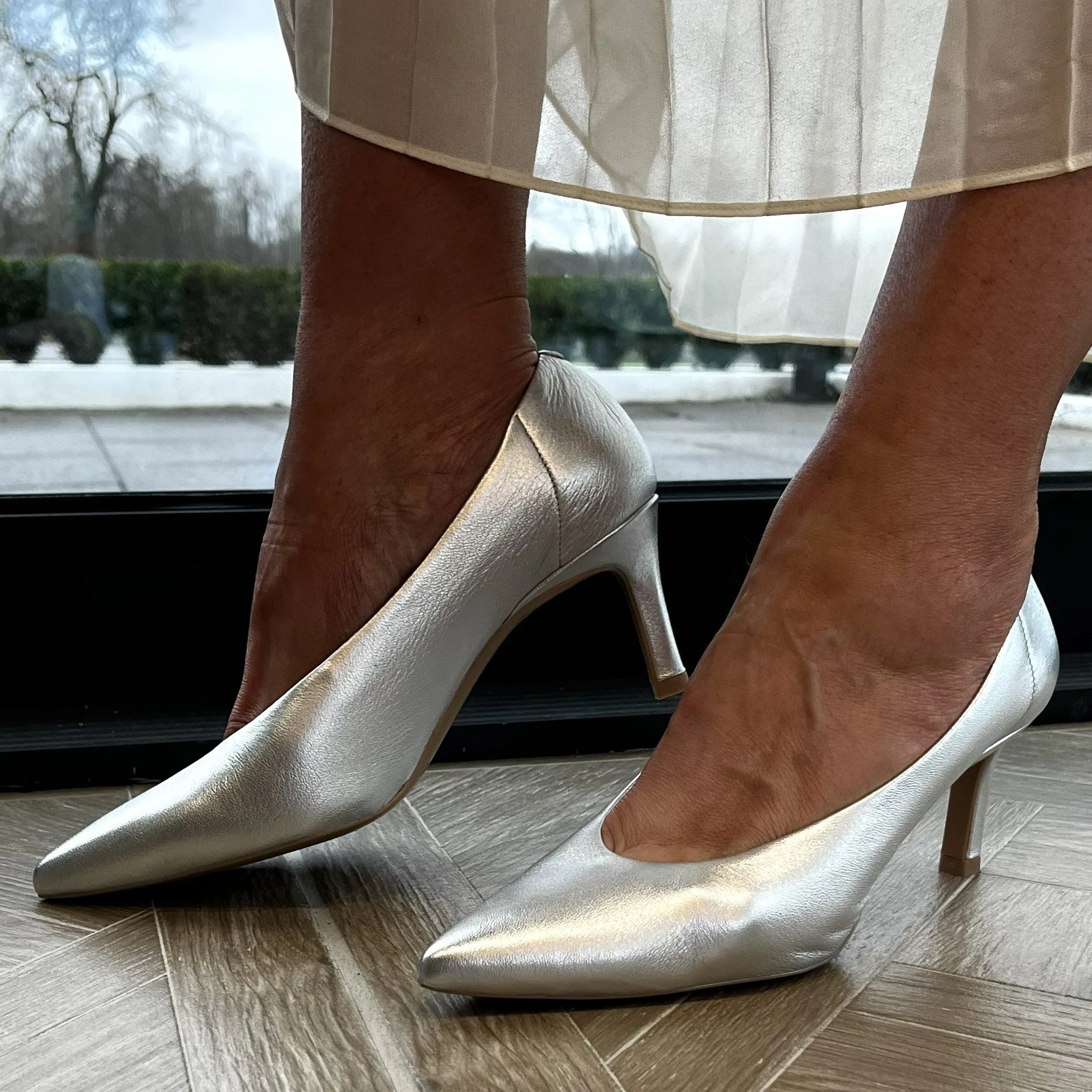 Unisa Lenis Silver Leather Mid Heel Court Shoes - Image 4