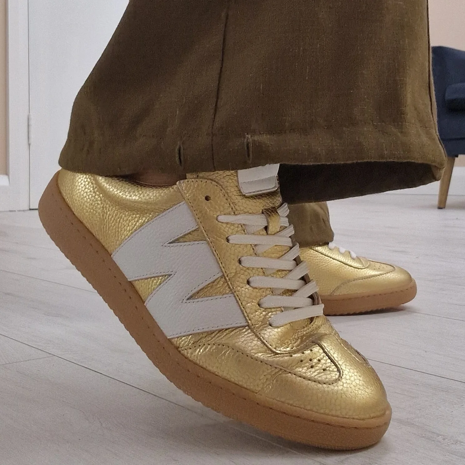 Wonders Gold Leather Slim Line Sneakers - Image 5