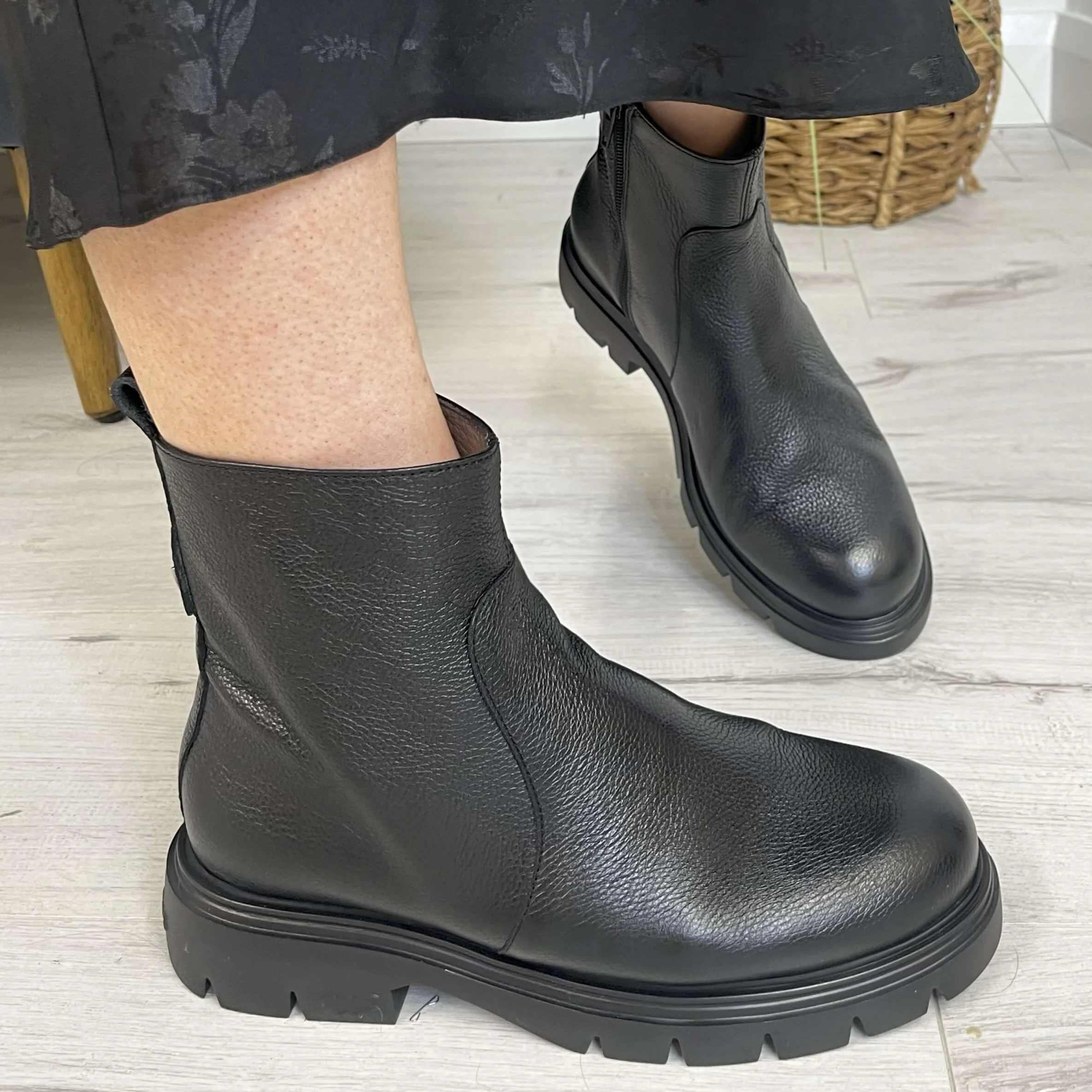 XTI Black Chunky Flat Boots - Image 7