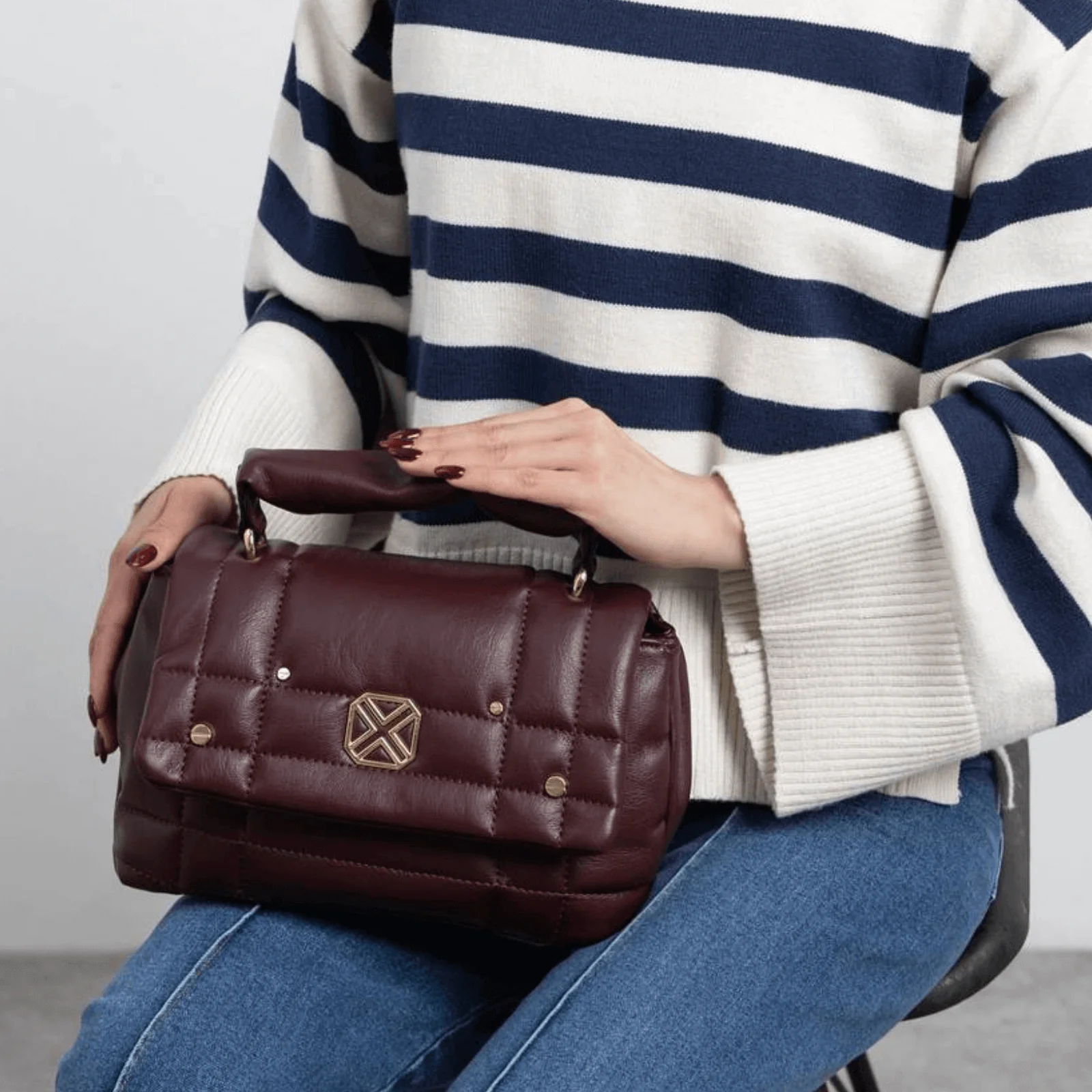 XTI Burgundy Quilted Crossbody Bag - Image 2
