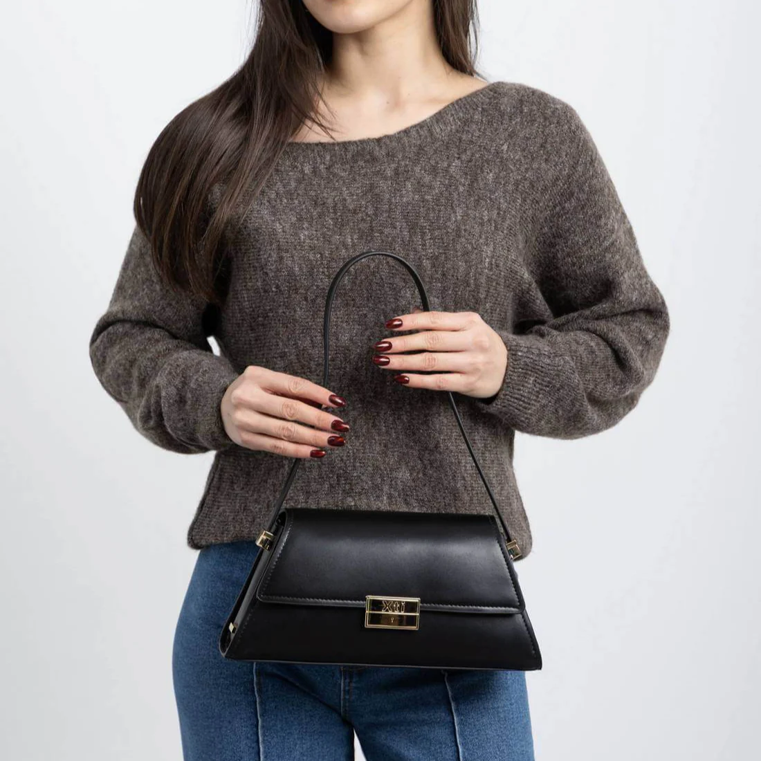 XTI Classic Small Shoulder Bag - Black - Image 4